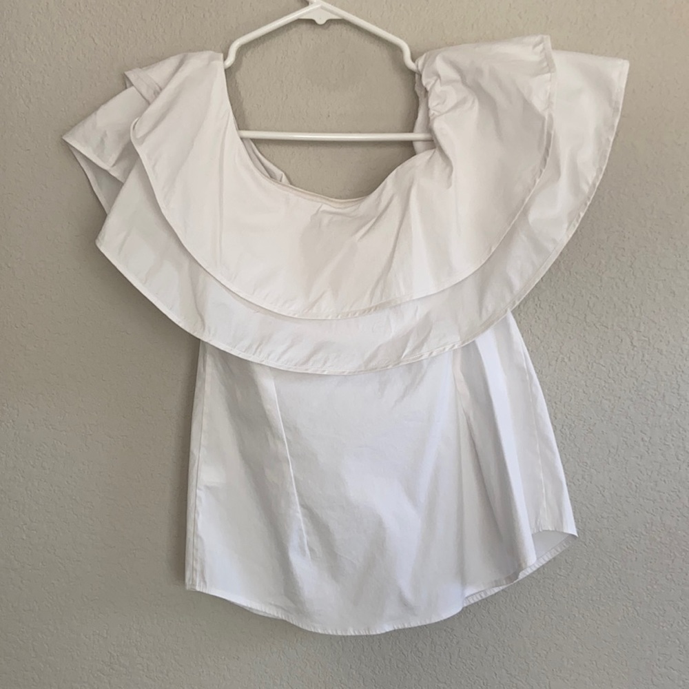 White scoop neck flurry top